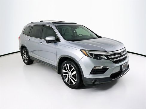 Used 2017 Honda Pilot Touring image 1