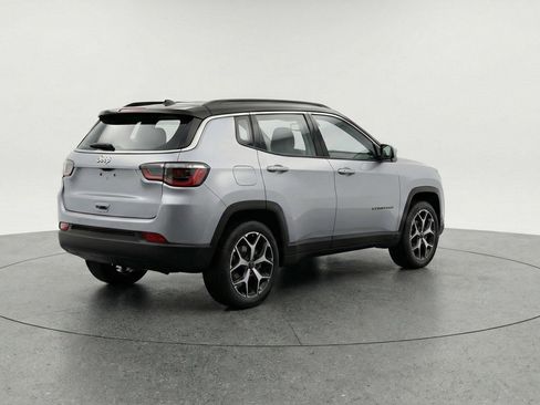 Used 2025 Jeep Compass Limited AWD/4WD image 9