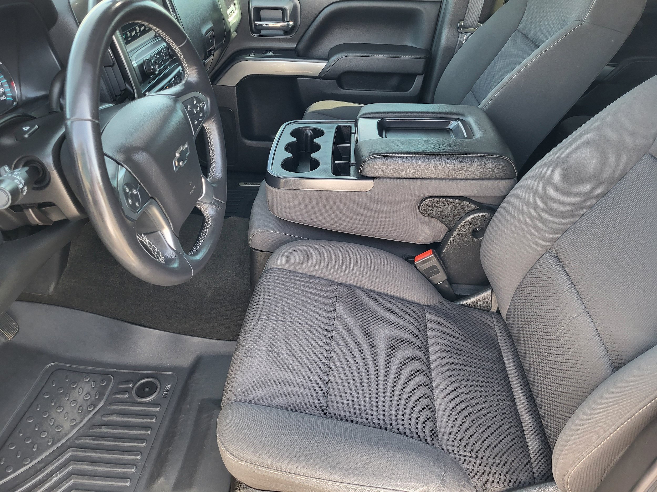 Used 2018 Chevrolet Silverado 1500 LT AWD/4WD image 9