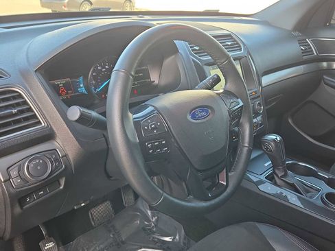 Used 2018 Ford Explorer XLT w/ Equipment Group 202A image 10