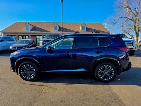 Used 2025 Nissan Rogue Platinum w/ Platinum Premium Package image 12