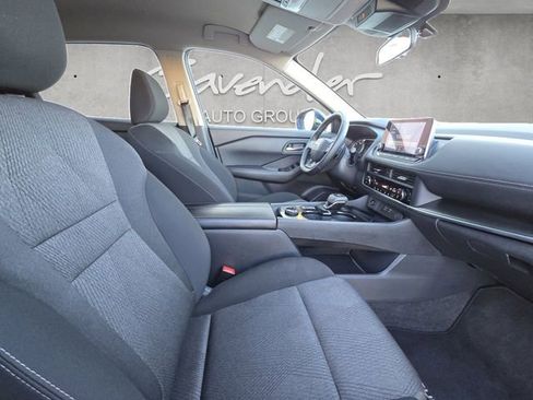 Used 2025 Nissan Rogue SV AWD/4WD image 24
