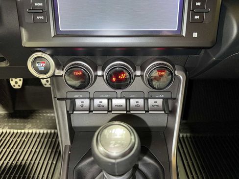 Used 2024 Toyota GR86 Premium image 20