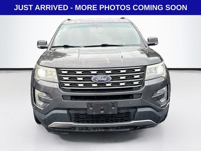 Used 2016 Ford Explorer XLT w/ Equipment Group 202A FWD image 2