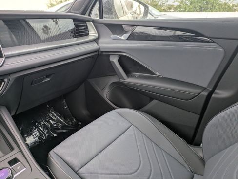 New 2026 Volkswagen Tiguan SE R-Line AWD/4WD image 17