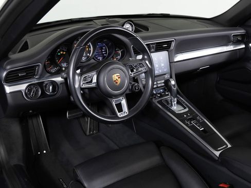 Used 2019 Porsche 911 Turbo image 4