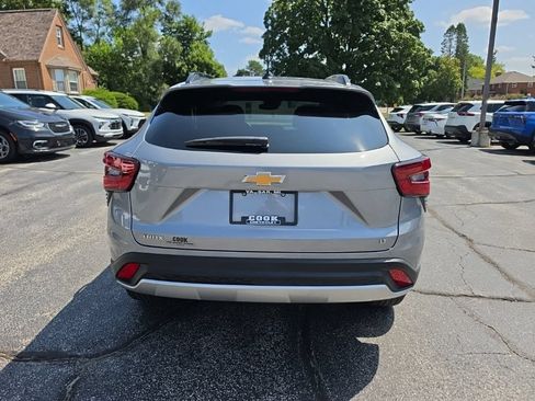 Certified 2025 Chevrolet Trax LT w/ Driver Confidence Package FWD image 6