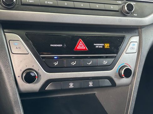 Used 2018 Hyundai Elantra SE FWD image 8