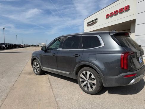 Used 2020 Kia Telluride S image 3