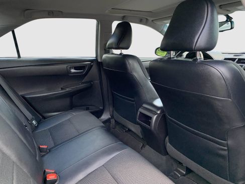 Used 2017 Toyota Camry SE w/ Moonroof Package FWD image 36