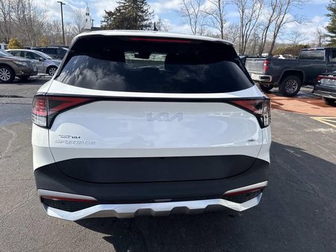 Used 2024 Kia Sportage LX image 4