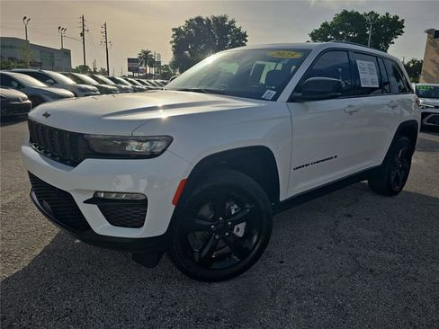 Used 2025 Jeep Grand Cherokee Limited w/ Black Appearance Package AWD/4WD image 31
