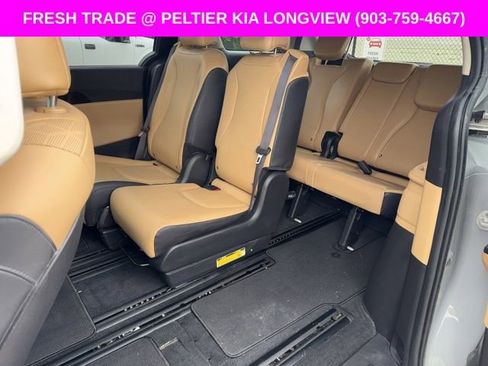 Used 2024 Kia Carnival EX FWD image 12