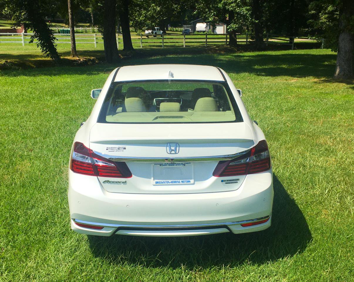 Used 2017 Honda Accord Touring image 4