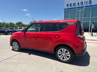 Used 2024 Kia Soul LX FWD video 3