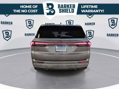 Used 2025 Buick Enclave Avenir AWD/4WD image 8