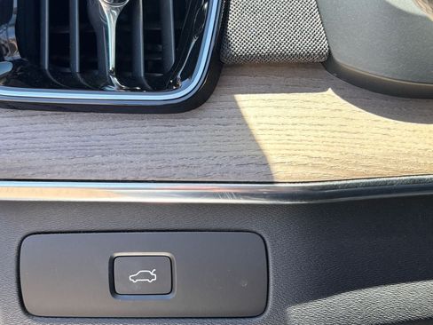 Used 2025 Volvo XC90 B6 Plus AWD/4WD image 28
