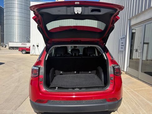 Used 2018 Jeep Compass Latitude w/ Safe & Security Group FWD image 8