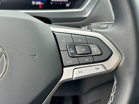 Used 2024 Volkswagen Tiguan SE w/ Panoramic Sunroof Package FWD image 31