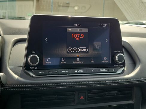 Used 2024 Nissan Rogue S AWD/4WD image 26