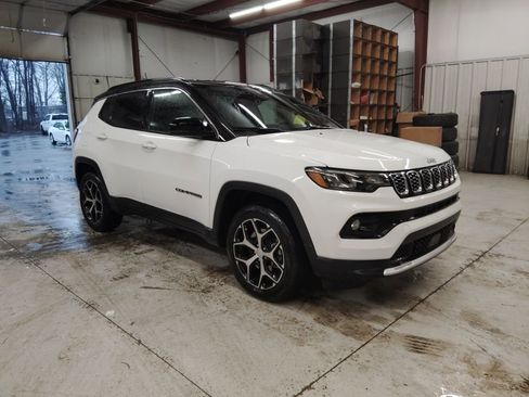 Used 2024 Jeep Compass Limited image 7