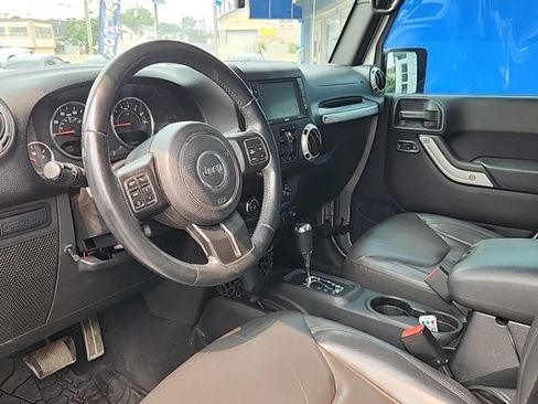 Used 2015 Jeep Wrangler Unlimited Rubicon w/ Connectivity Group AWD/4WD image 8