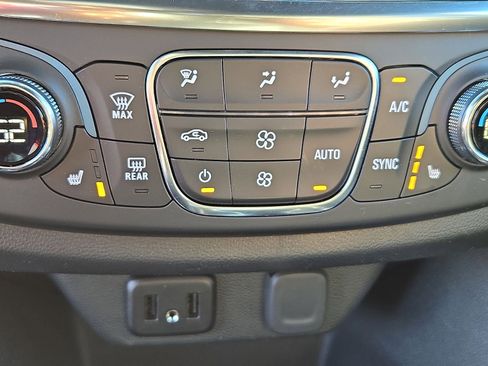 Used 2023 Chevrolet Traverse LT w/ Midnight/Sport Edition image 19