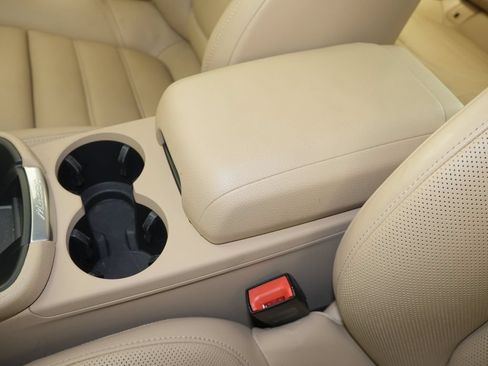 Certified 2025 Porsche Macan AWD/4WD image 36