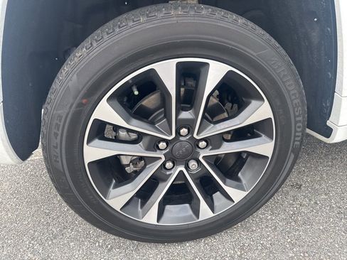 Used 2023 Jeep Grand Cherokee Overland image 9