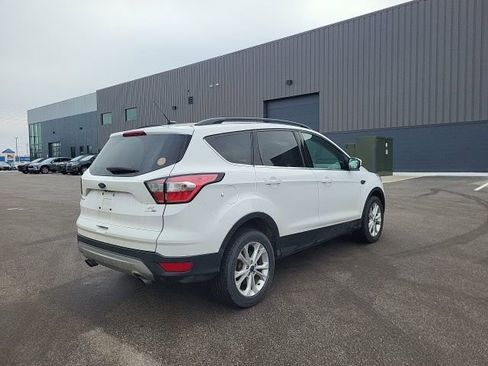 Used 2018 Ford Escape SE image 3