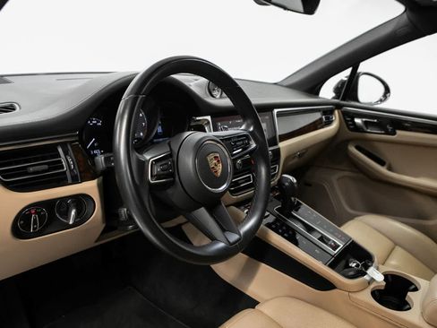 Certified 2023 Porsche Macan S AWD/4WD image 4
