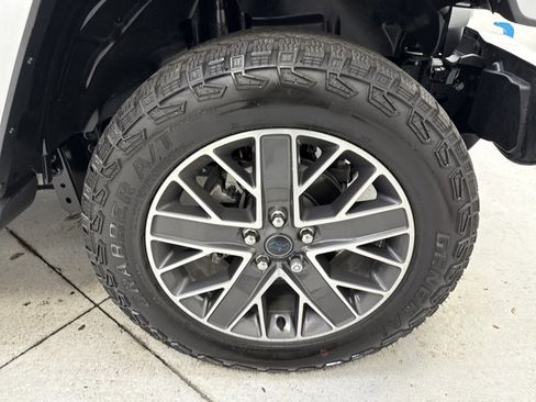 Used 2024 Jeep Wrangler High Altitude image 34