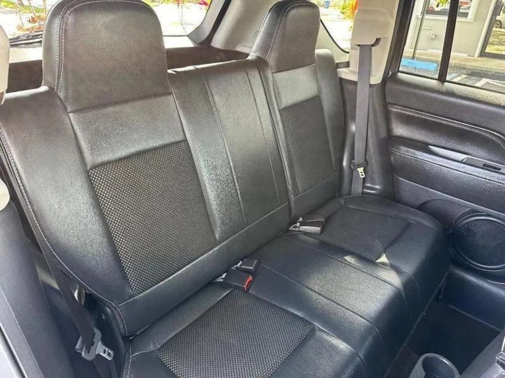 Used 2016 Jeep Compass Latitude FWD image 28