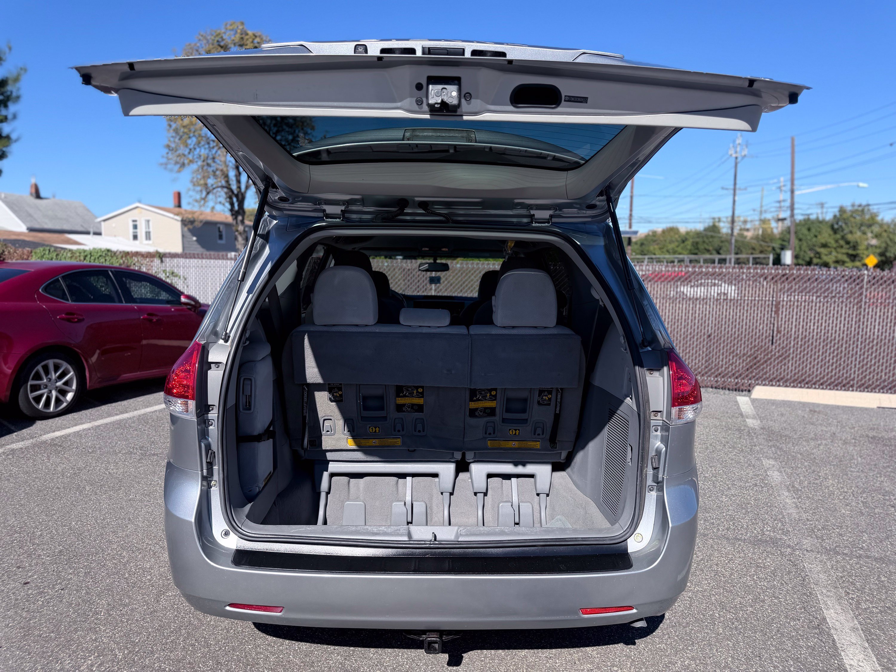 Used 2011 Toyota Sienna LE FWD image 9