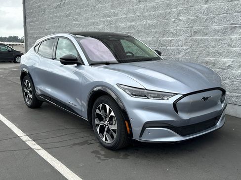 Used 2022 Ford Mustang Mach-E Premium image 2