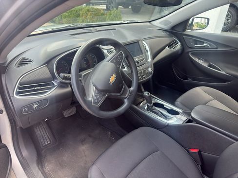 Used 2018 Chevrolet Malibu LT FWD image 10