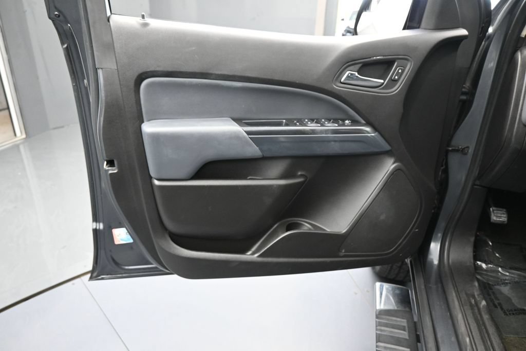 Used 2017 Chevrolet Colorado Z71 AWD/4WD image 13