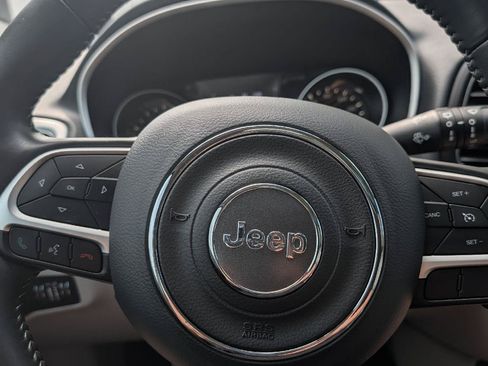Used 2019 Jeep Compass Latitude FWD image 26
