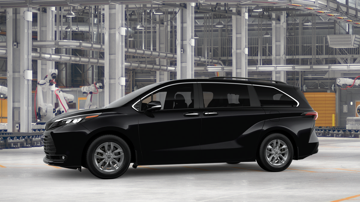 New 2026 Toyota Sienna XLE FWD image 3