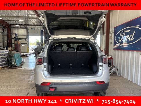 Used 2024 Jeep Compass Trailhawk AWD/4WD image 7