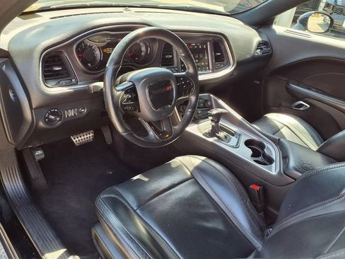 Used 2018 Dodge Challenger SXT Plus RWD image 4