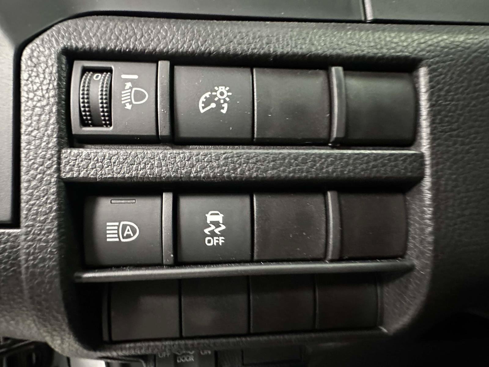 Used 2025 Toyota Tacoma SR AWD/4WD image 16