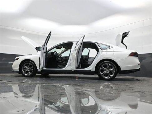 Used 2024 Honda Accord EX image 43