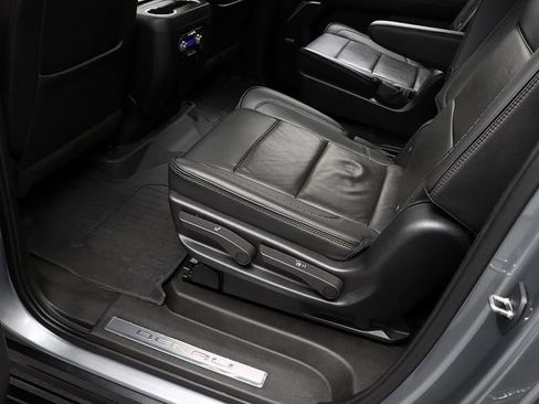Used 2023 GMC Yukon XL Denali image 29