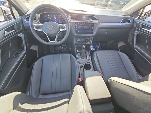 Used 2023 Volkswagen Tiguan SE w/ Panoramic Sunroof Package image 14
