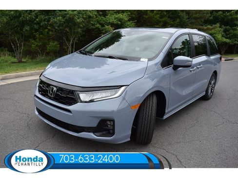 New 2026 Honda Odyssey Touring image 3