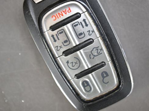 Used 2024 Chrysler Pacifica Touring-L image 35