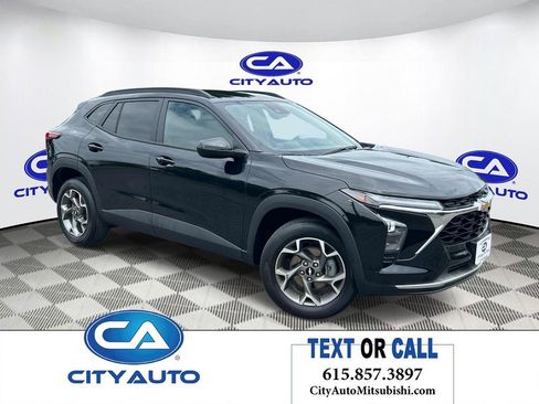 Used 2025 Chevrolet Trax LT w/ Driver Confidence Package FWD image 1