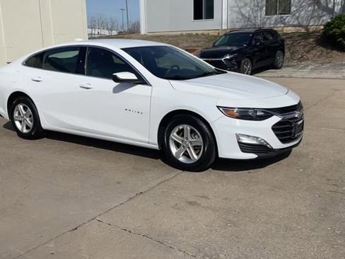 Used 2024 Chevrolet Malibu LT image 2