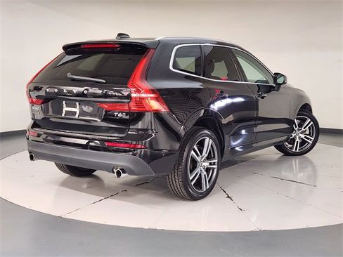 Used 2018 Volvo XC60 T6 Momentum w/ Convenience Package image 2